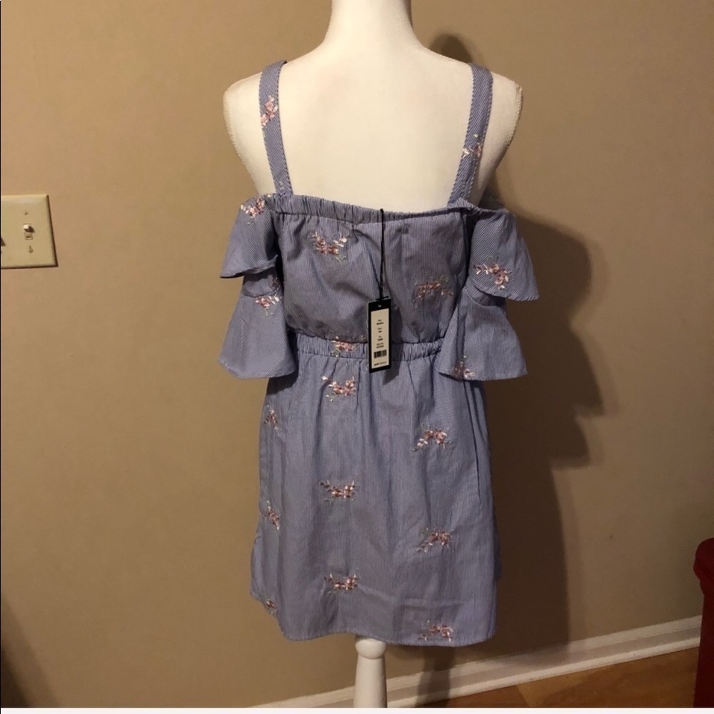 Romeo & Juliet Couture Cold Shoulder Dress - Picture 5 of 7